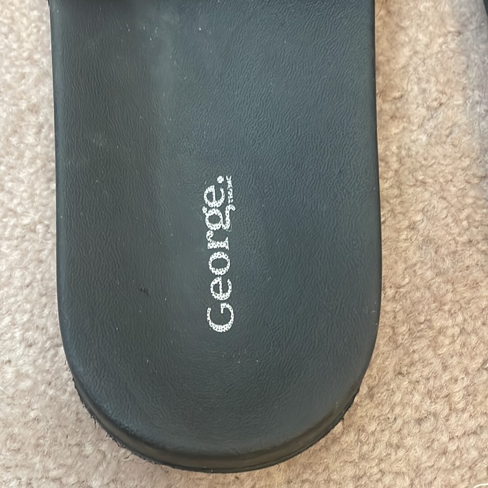 George slides - Picture 4 of 4